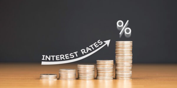 STACKED US QUARTER COINS ON WOODEN TABLE WITH WHITE ILLUSTRATION SHOWS INCREASING OF INTEREST RATES / FINANCIAL CONCEPT